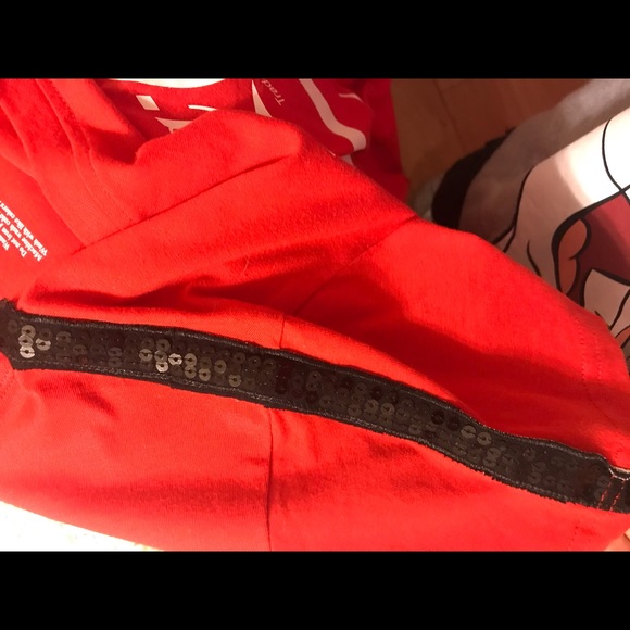 Coca Cola T-shirt with black sequins on sleeves - Picture 5 of 6